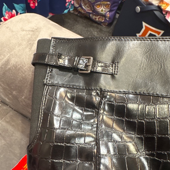 Black heeled high embossed - Picture 4 of 8